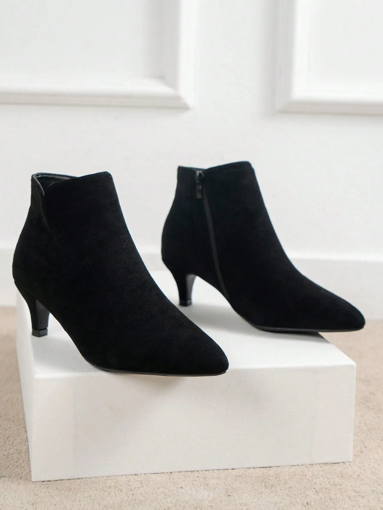 Ankle Boots With Side Zipper - Black