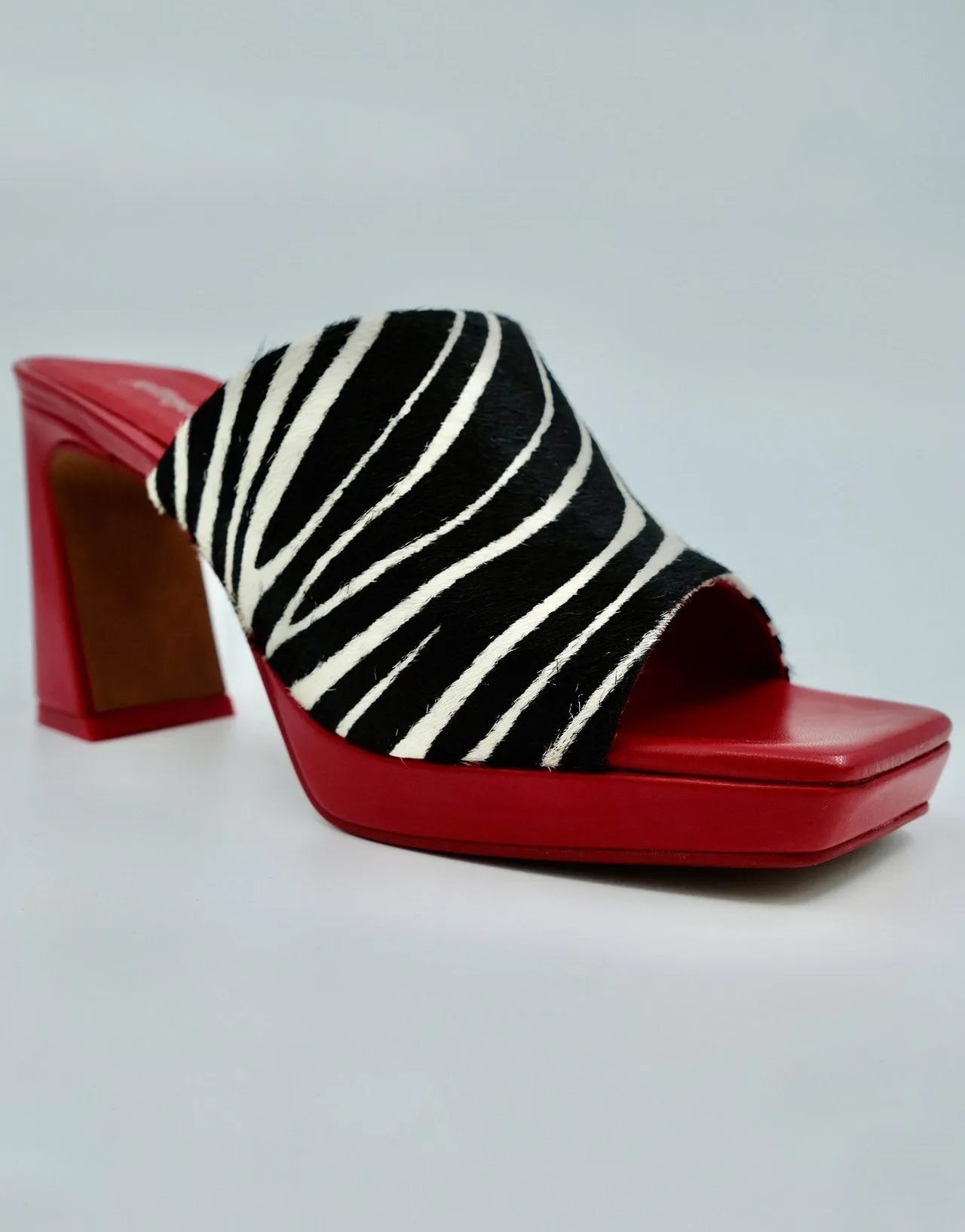 Caviar Black/White/Red Zebra