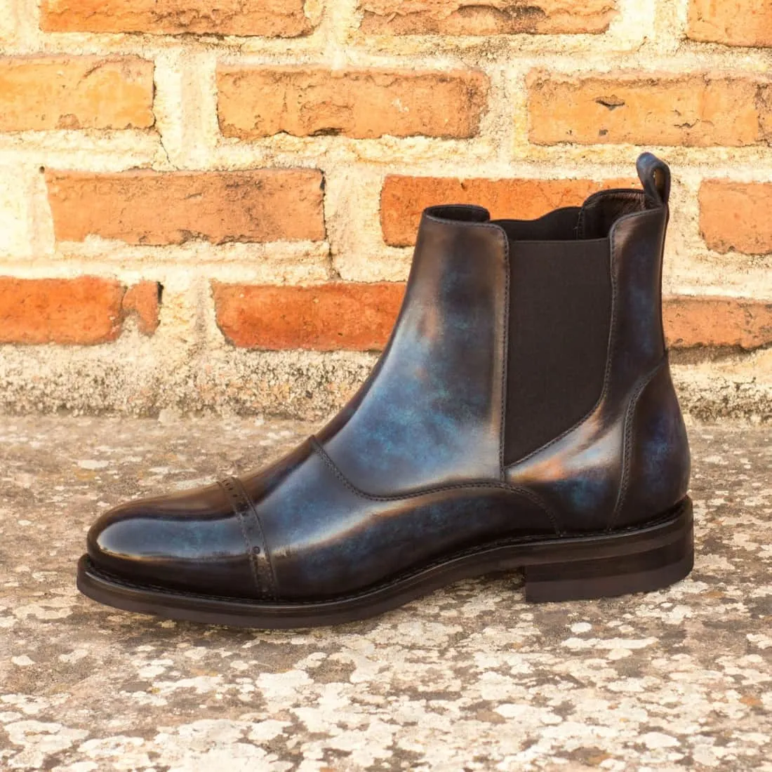 Cheslea Boots Cut en cuir patiné bleu marine - Semelles Dainite®