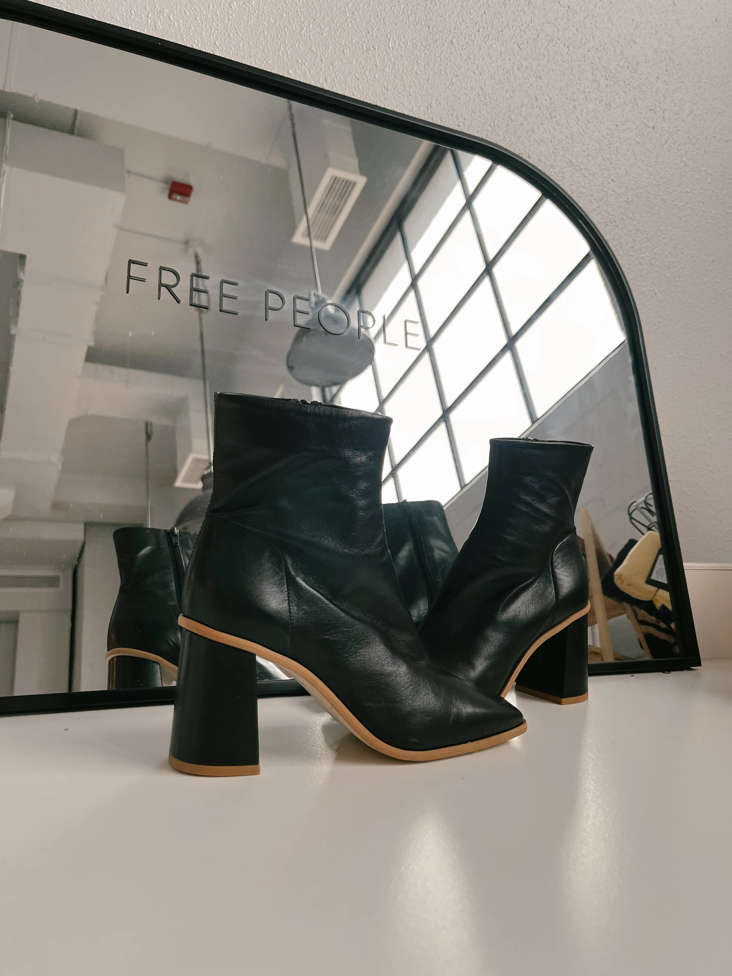 FREE PEOPLE: SIENNA ANKLE BOOT