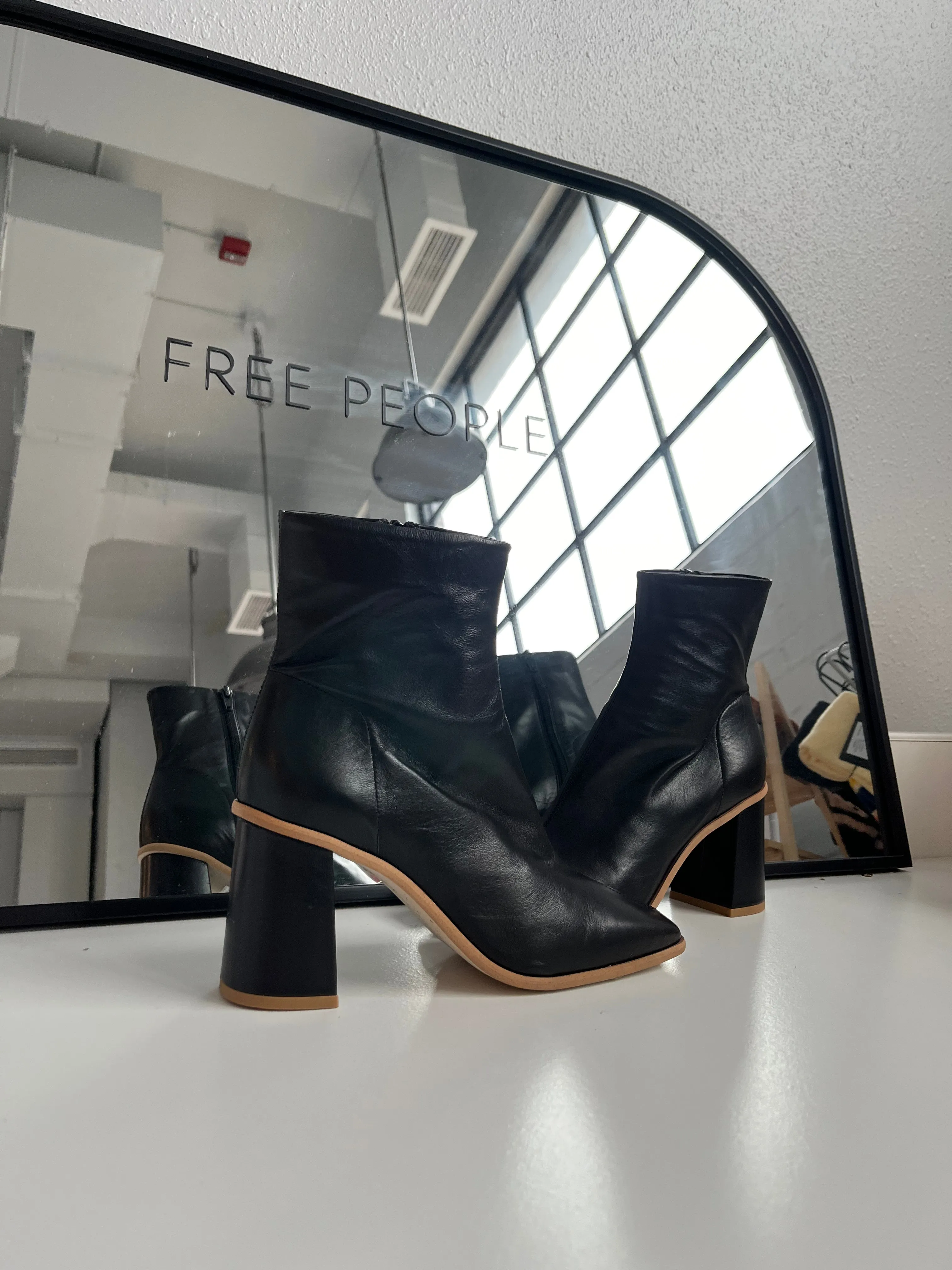 FREE PEOPLE: SIENNA ANKLE BOOT