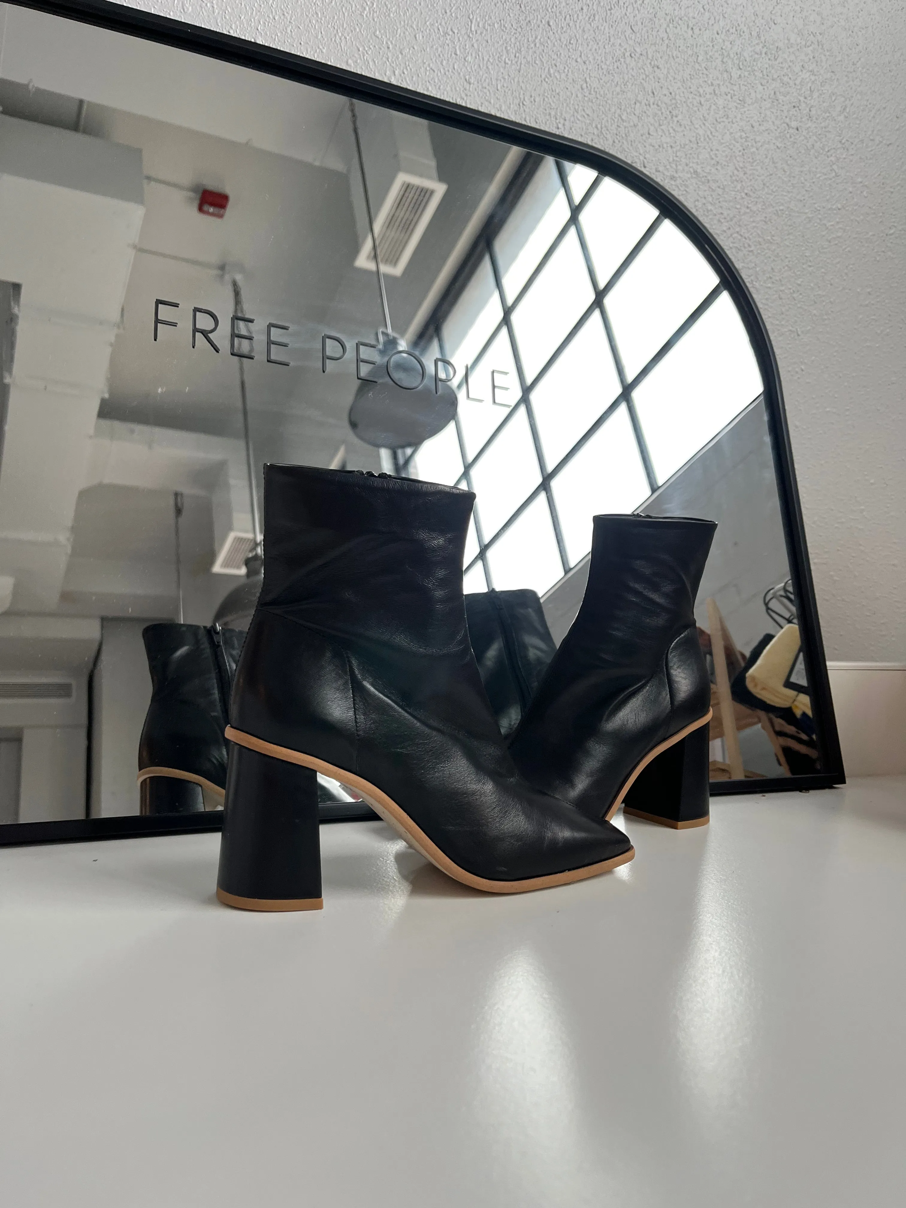 FREE PEOPLE: SIENNA ANKLE BOOT