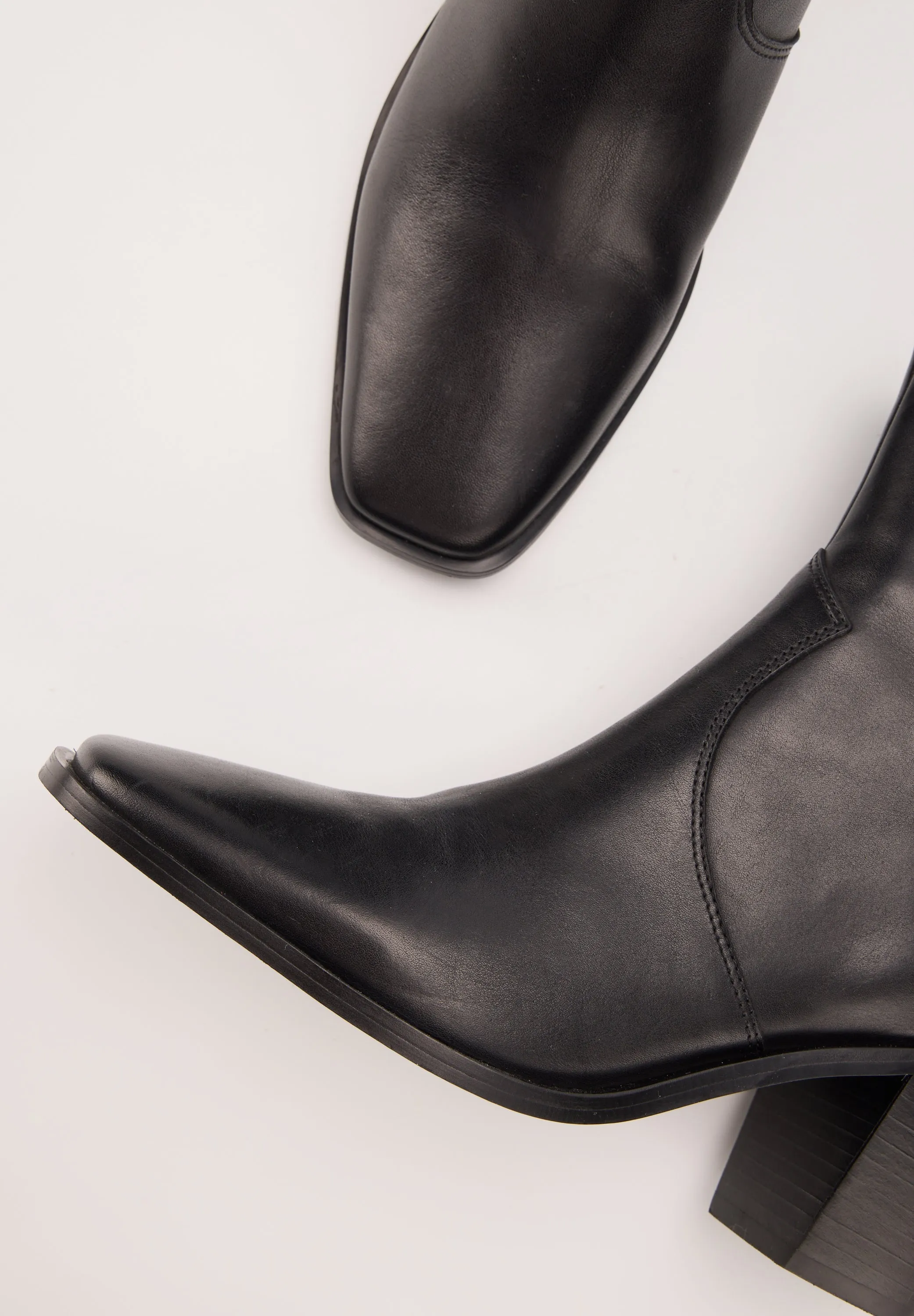 Nour-Cuir Brillant Noir