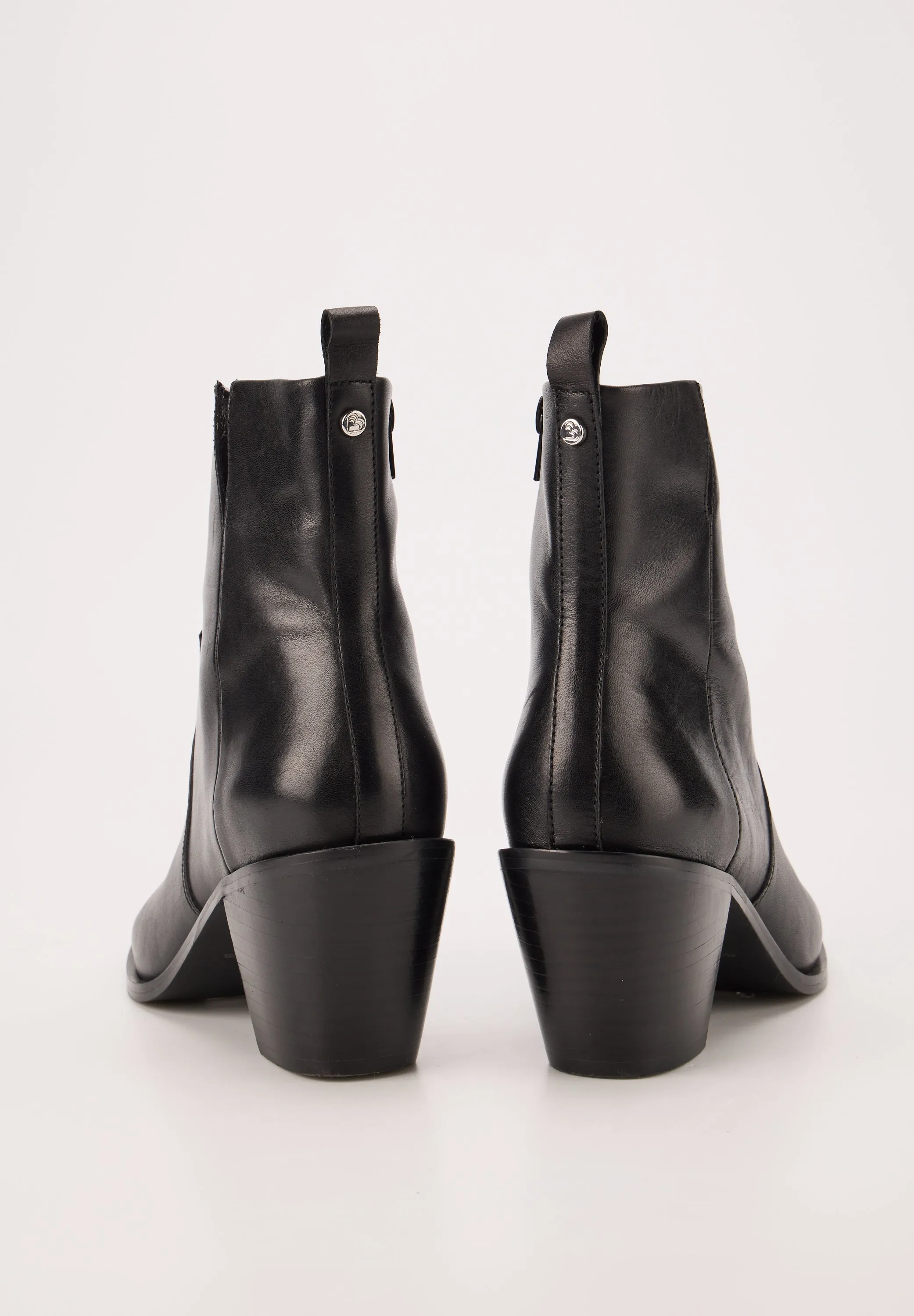Nour-Cuir Brillant Noir
