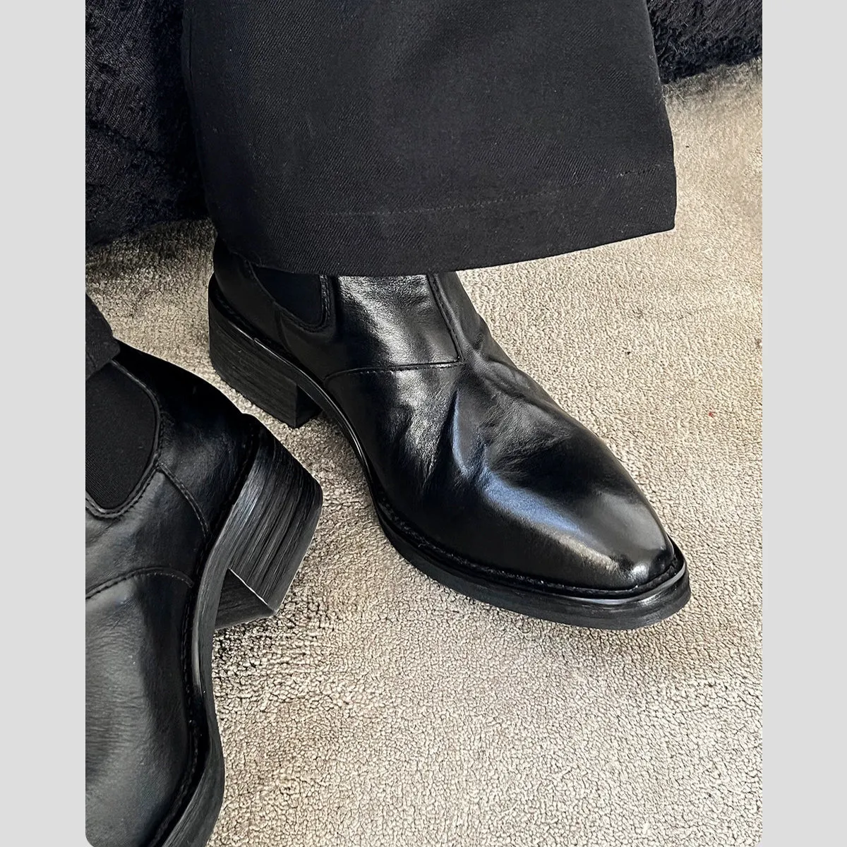 Pointed Toe Cowhide Chelsea Boots