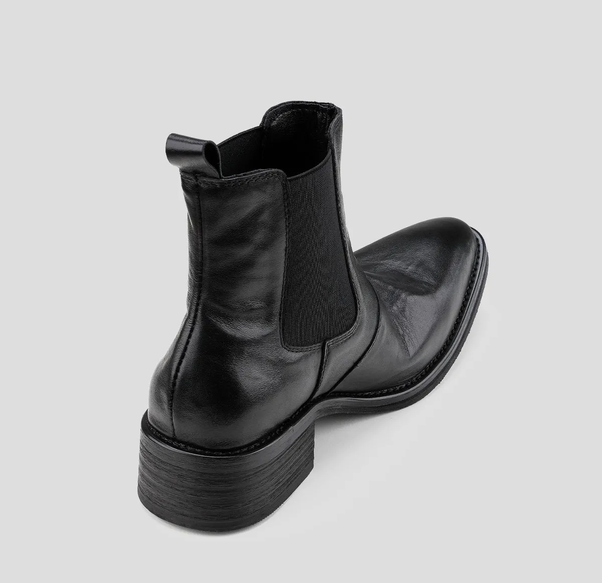 Pointed Toe Cowhide Chelsea Boots
