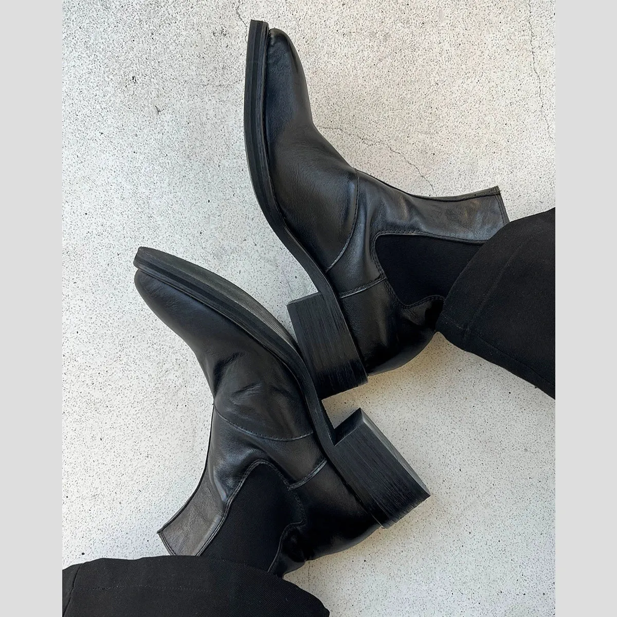 Pointed Toe Cowhide Chelsea Boots